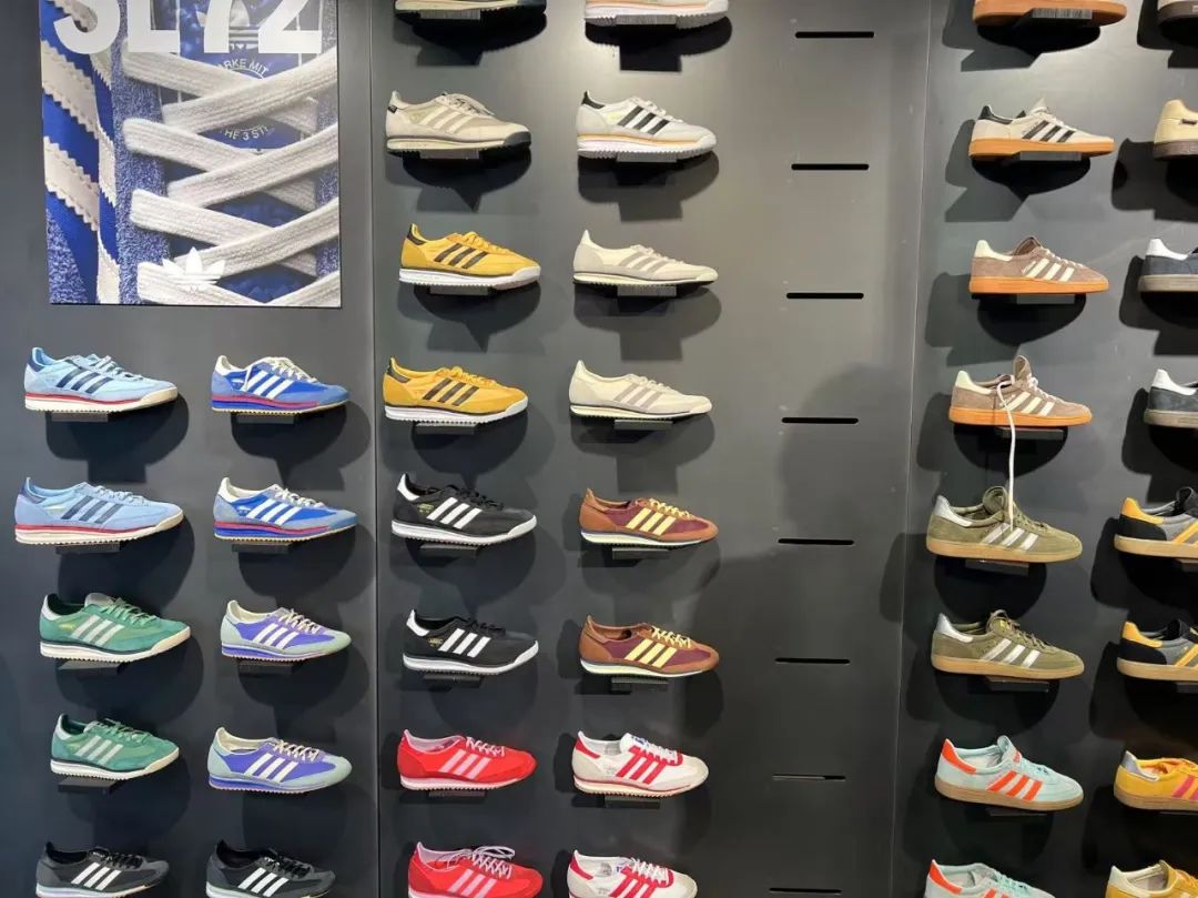 https://www.webinane.net/wp-content/uploads/2024/11/adidas-is-a-hot-seller-in-korea.jpg